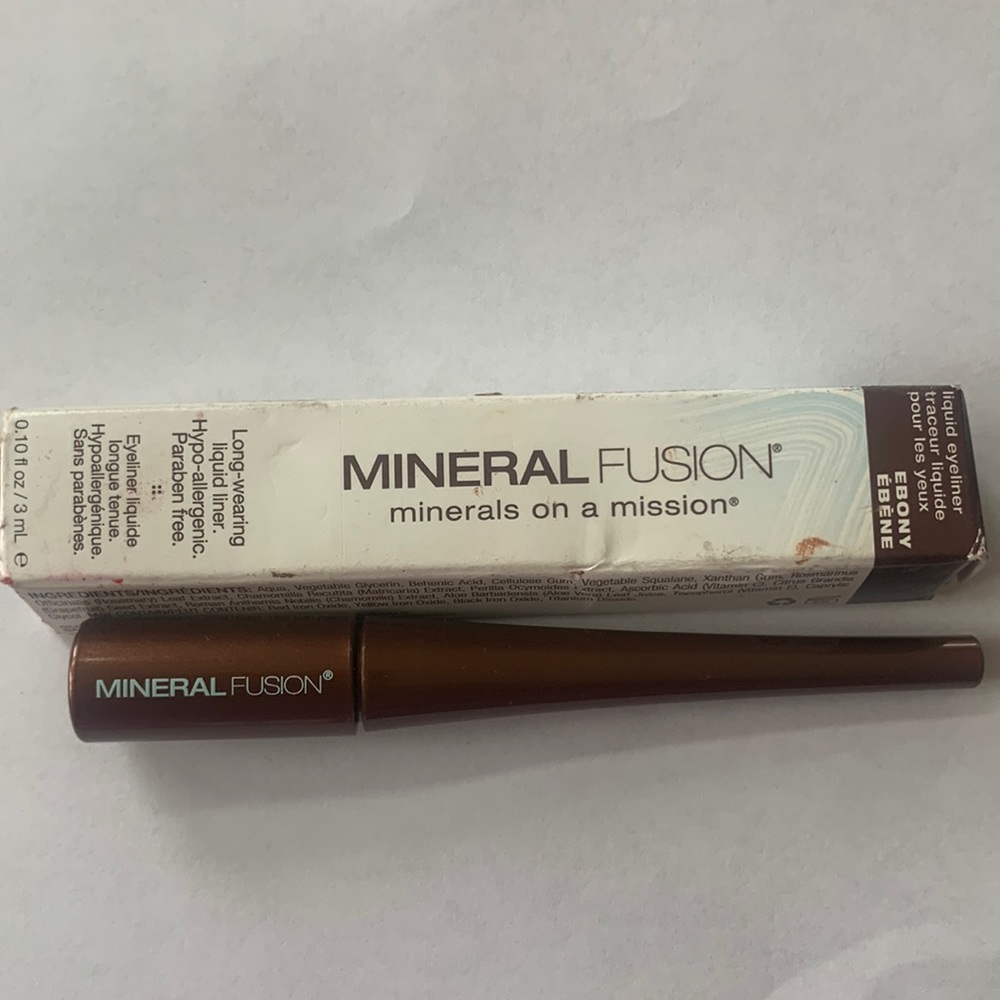 Mineral fusion black ebony eyeliner full size